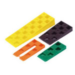 Coin de calage cranté